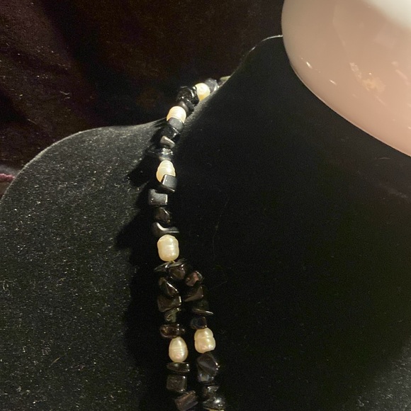 Black and white beaded Multi strand necklace with twist closure. Bracelet - Picture 4 of 10